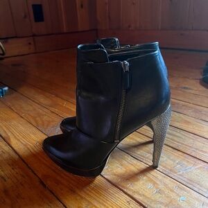 Vero Cuoio black bootie heels